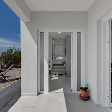 L & B * 마카르스카