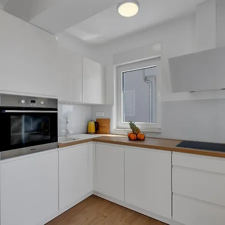 L & B 마카르스카