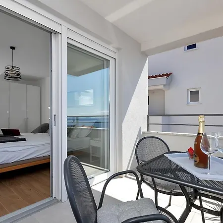 L & B 마카르스카